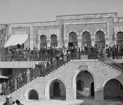 Riunione araba alla Scuola Rawdat el Maaref sul sito della Torre di Antonia, 1929 da Unbekannt Unbekannt
